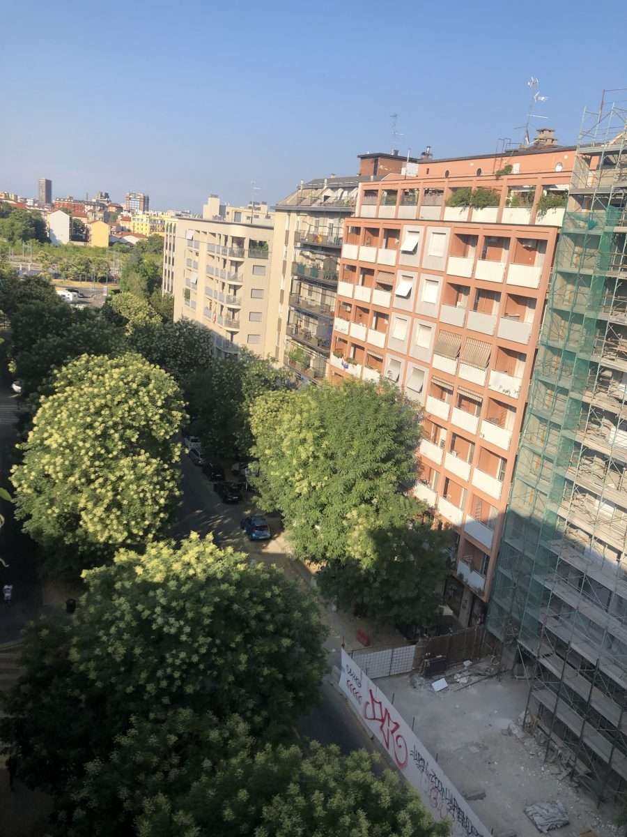 Affittasi ampio monolocale adiacenze via Caracciolo, Milano. Affittasi ampio monolocale adiacenze via Caracciolo, Milano.