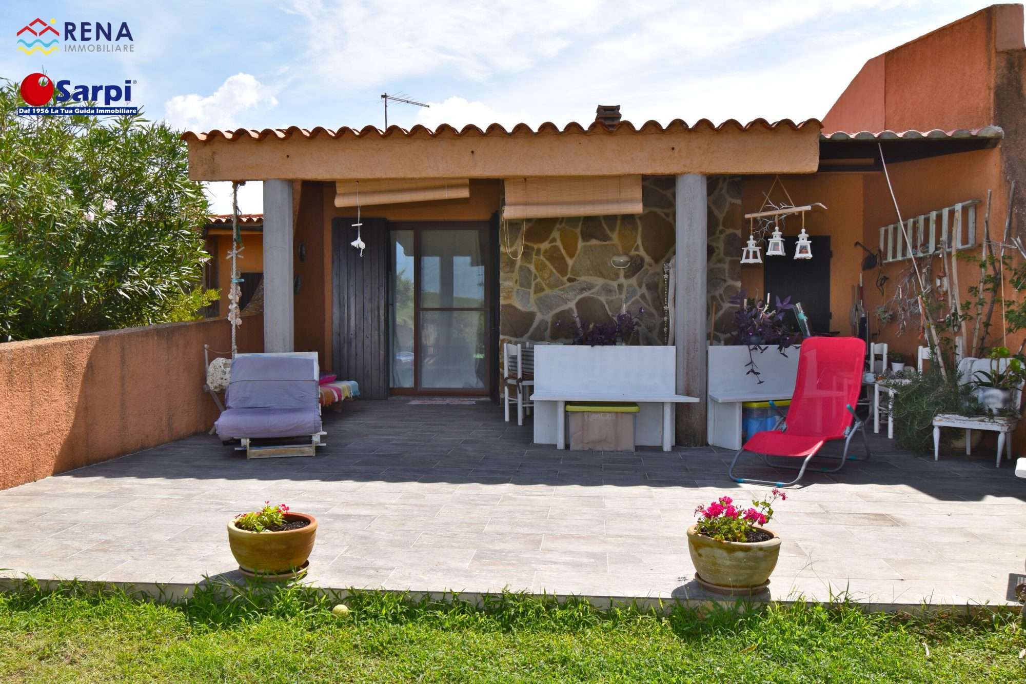 Villetta in residence con veranda e giardino privato – Rena Majore