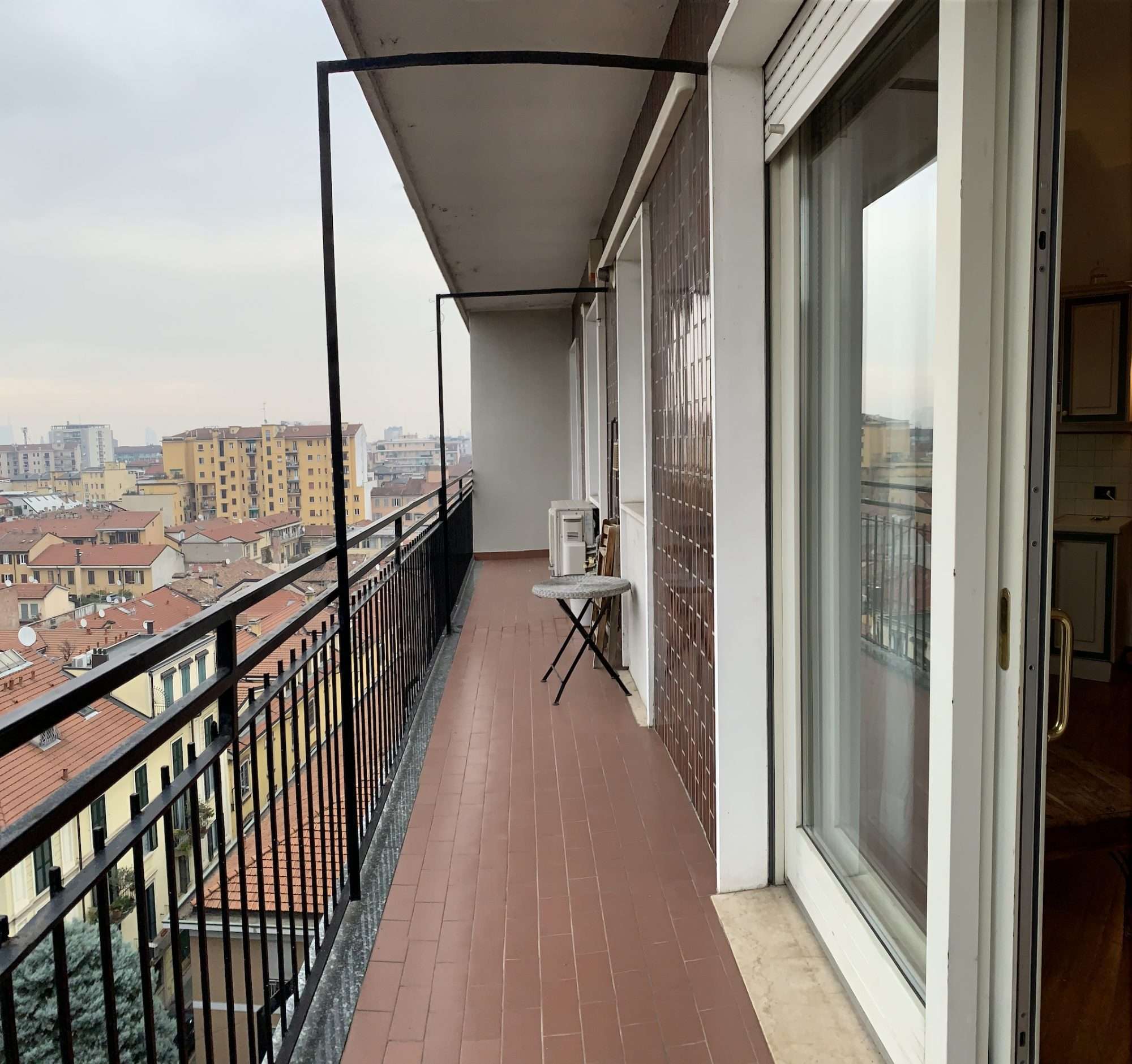 Affittasi Bilocale con terrazzo in Porta Genova, Milano.