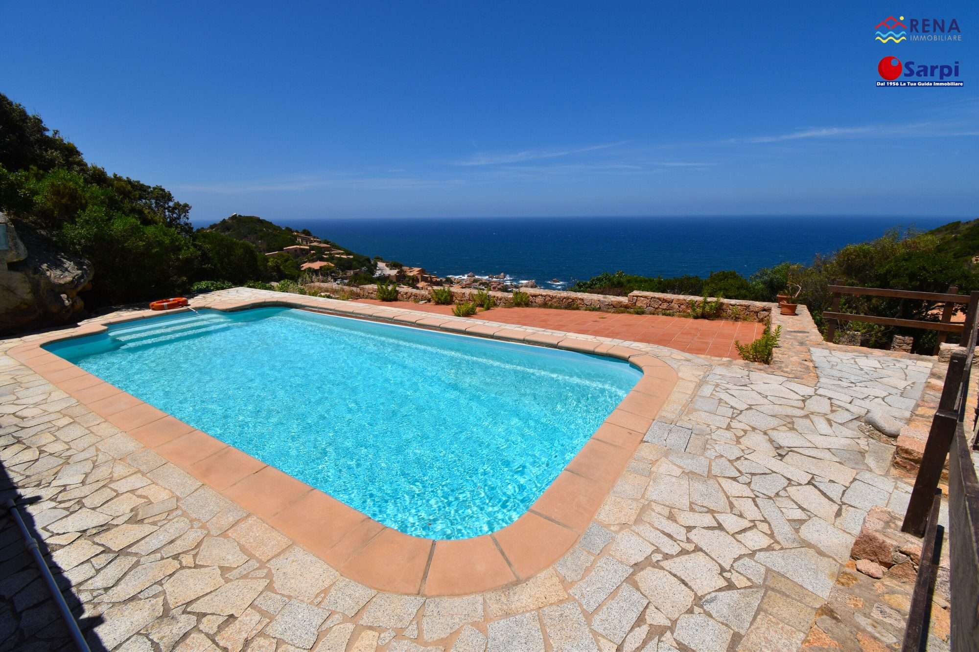 Bellissima villetta con vista mare e piscina condominiale – Costa Paradiso