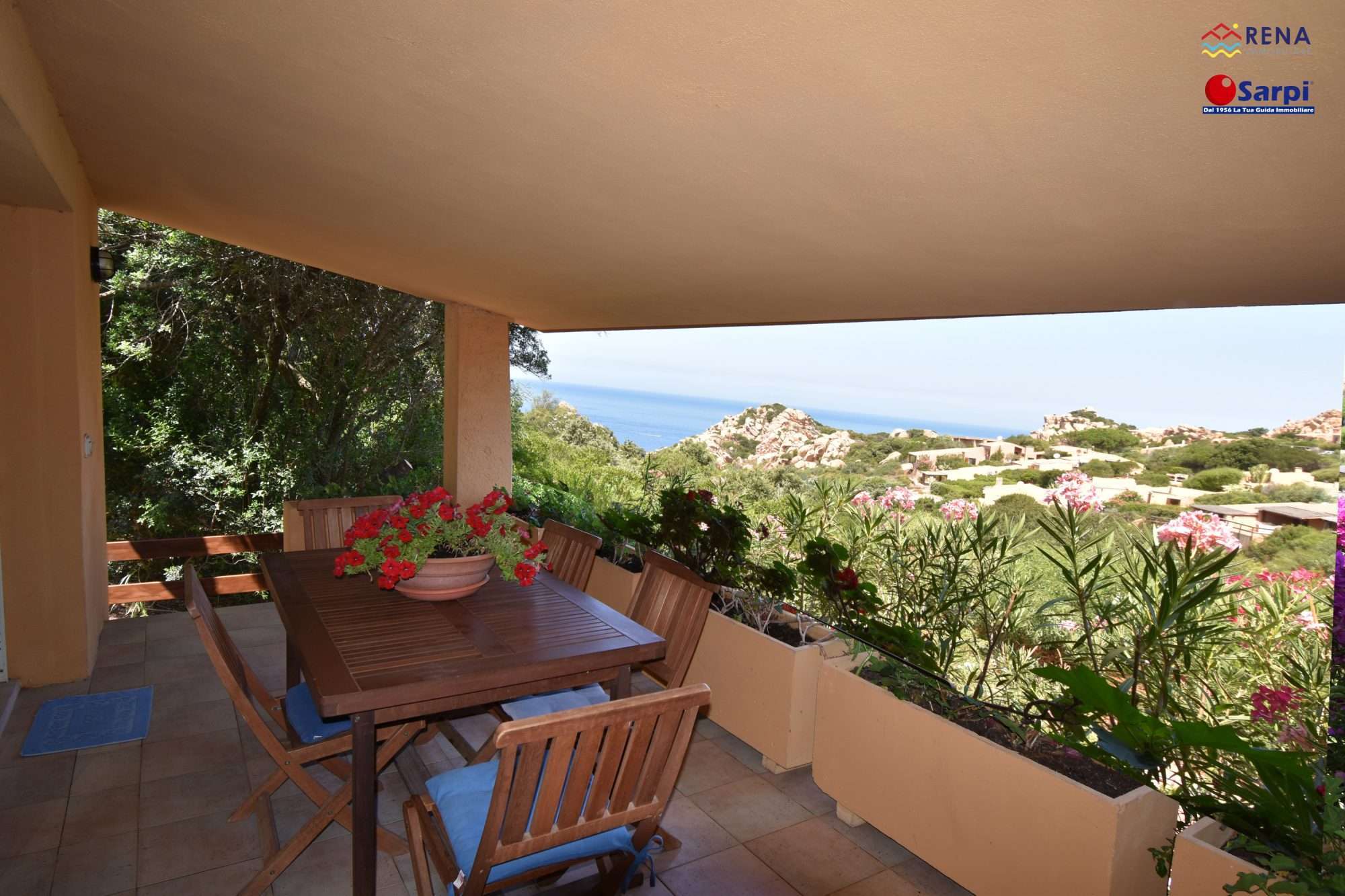 Interessante villetta con veranda coperta e vista mare – Costa Paradiso