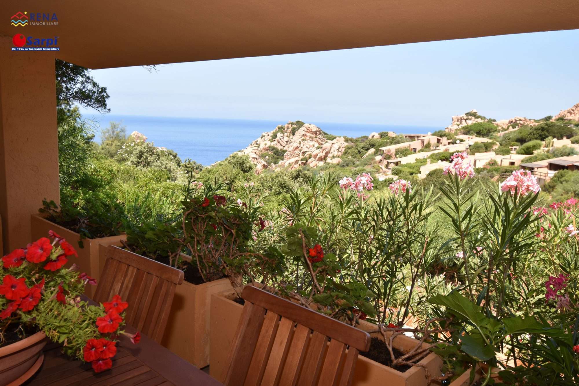 Interessante villetta con veranda coperta e vista mare – Costa Paradiso