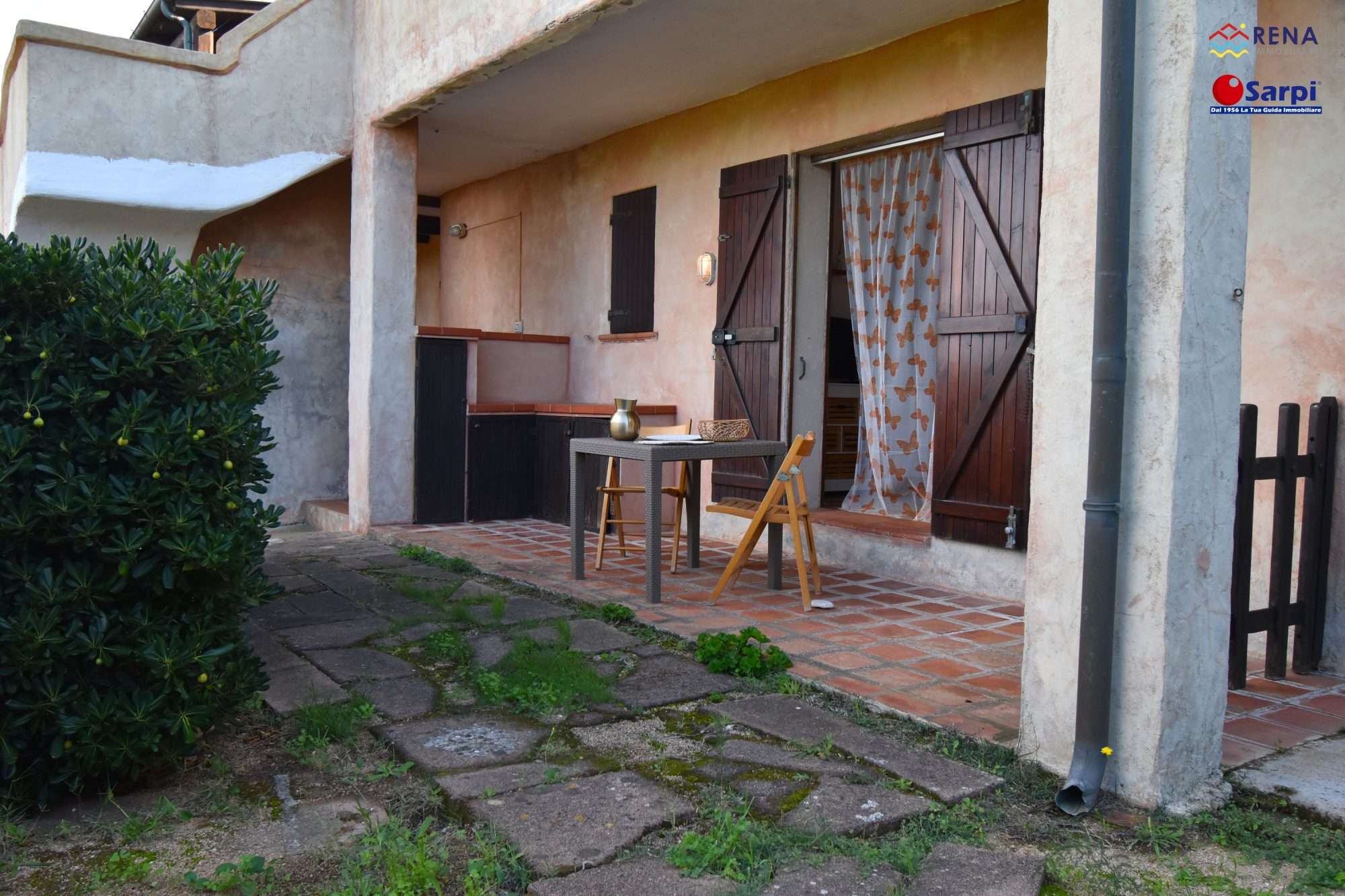 Bilocale con veranda vista mare e giardino – Santa Teresa Gallura
