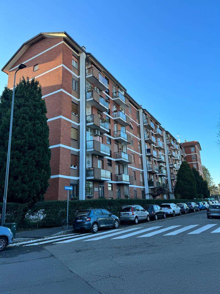 Quartiere Forlanini – Via Facchinetti tre locali con possibilità di box
