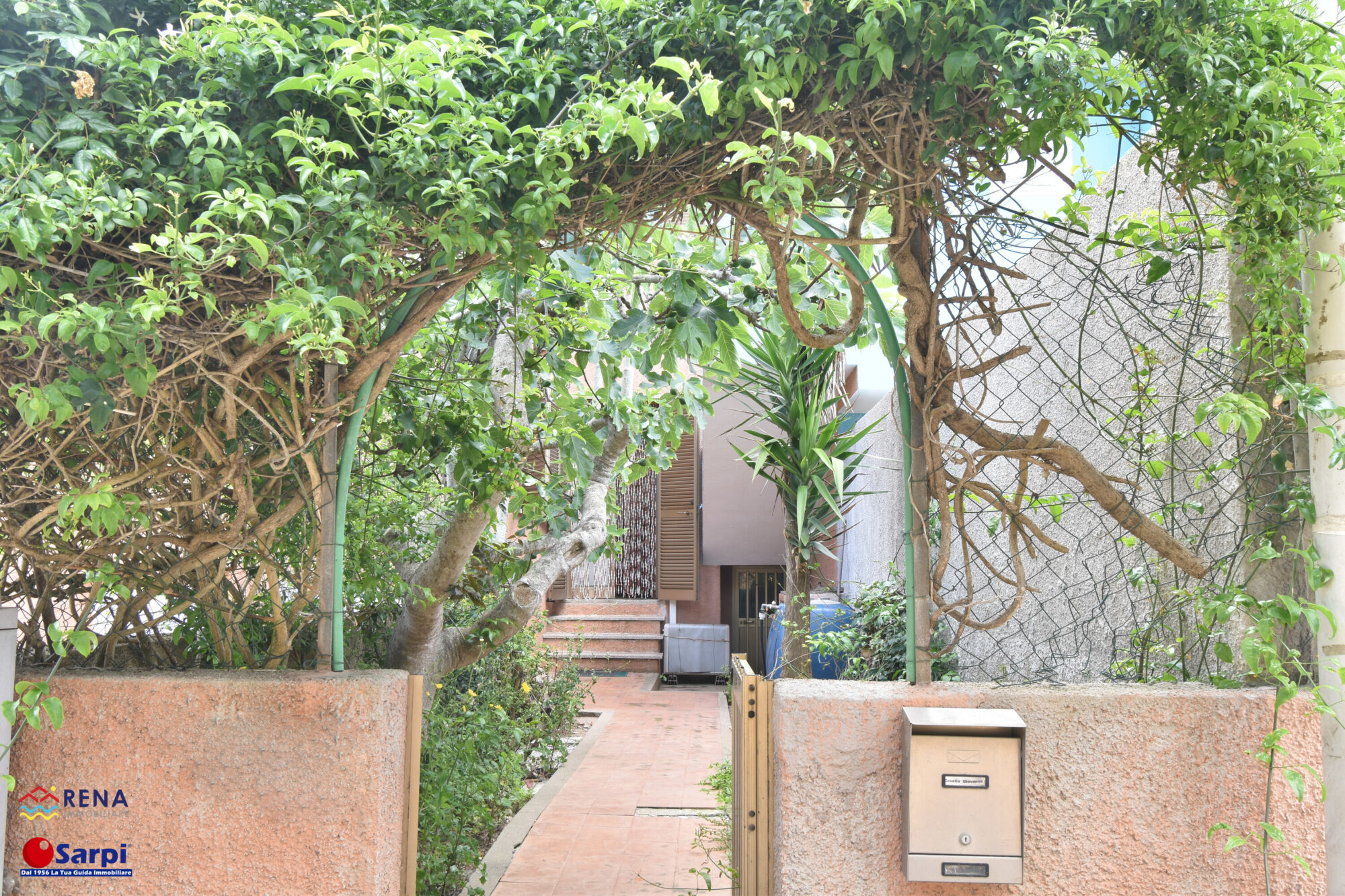 Interessante trilocale con giardino e cantina – Santa Teresa Gallura