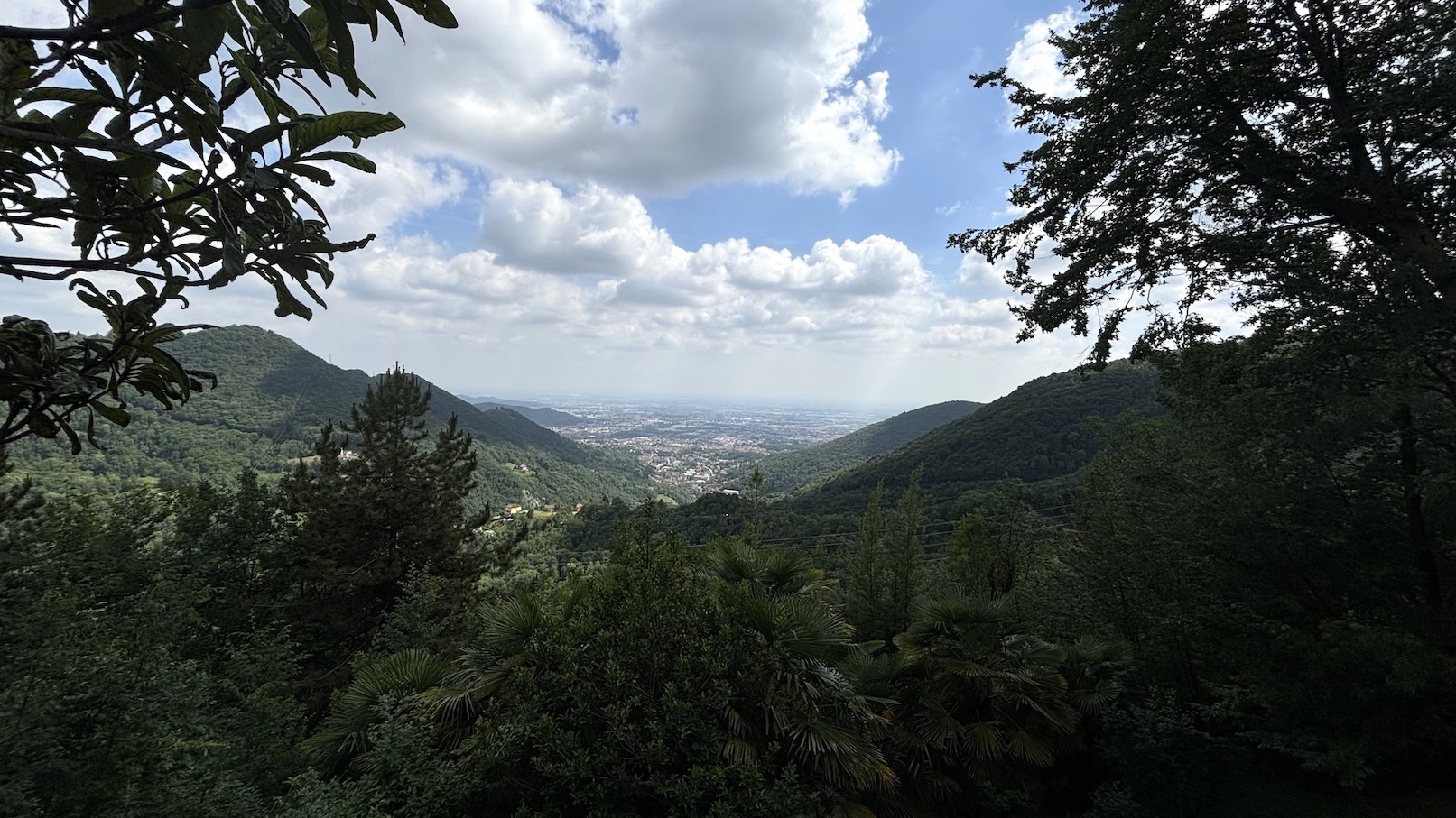 Vendesi casa indipendente ad Alzano Lombardo (BG).