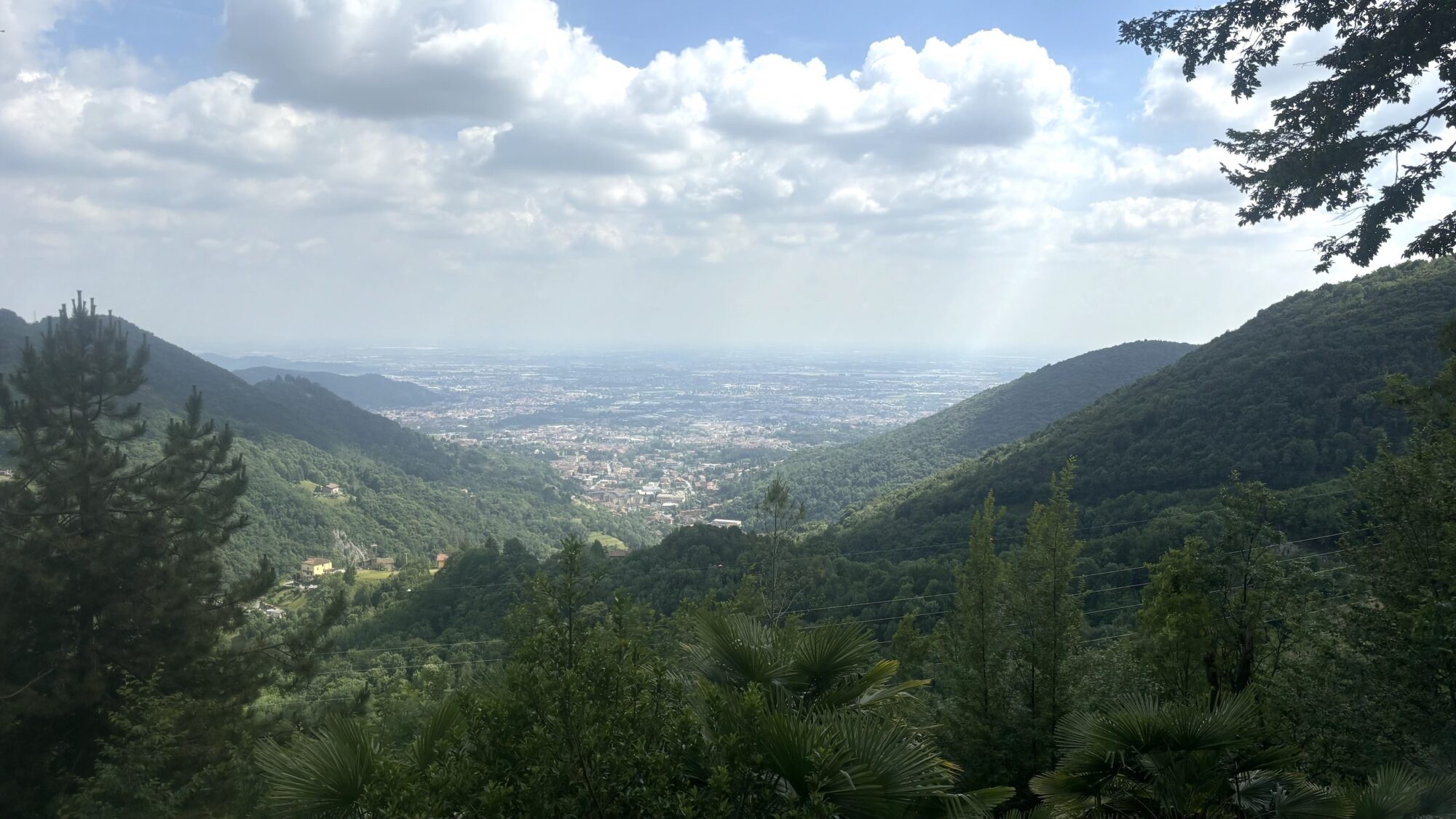 Vendesi casa indipendente ad Alzano Lombardo (BG).