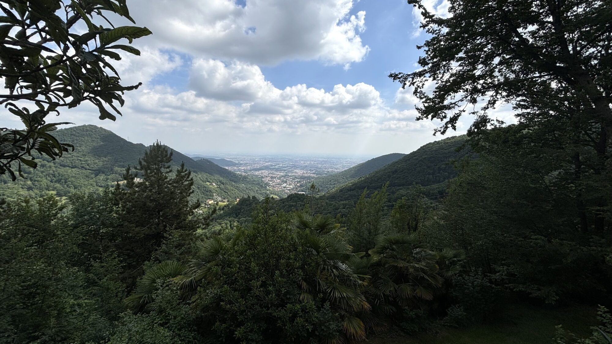 Vendesi casa indipendente ad Alzano Lombardo (BG).