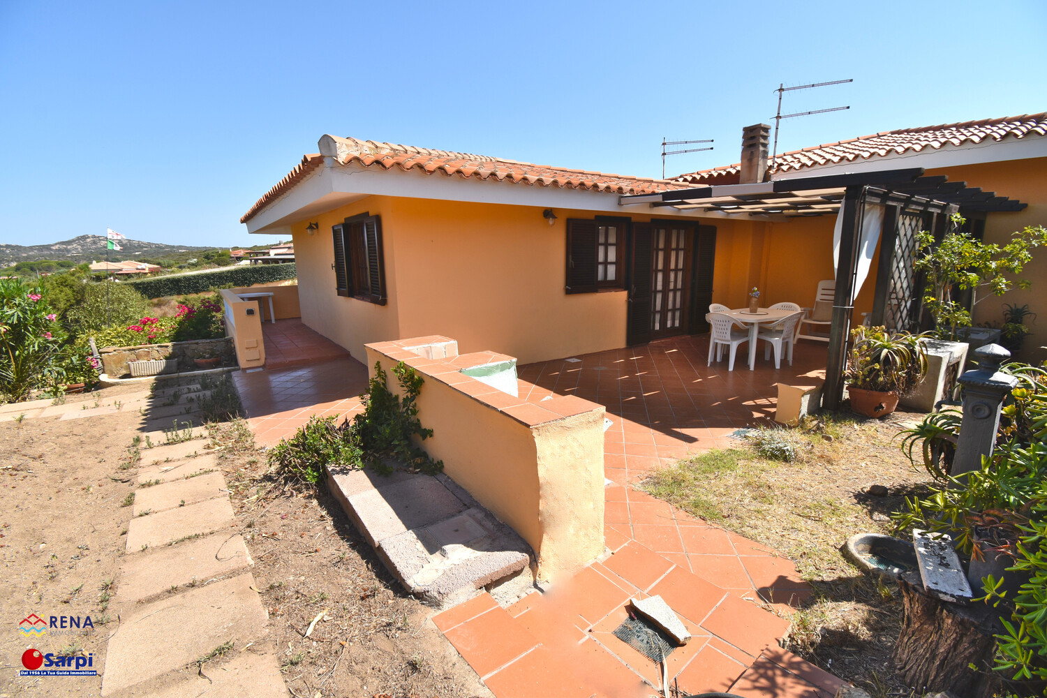 Interessante villetta con giardino e vista mare – Santa Teresa Gallura