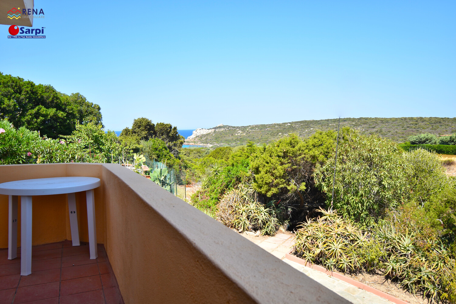 Interessante villetta con giardino e vista mare – Santa Teresa Gallura