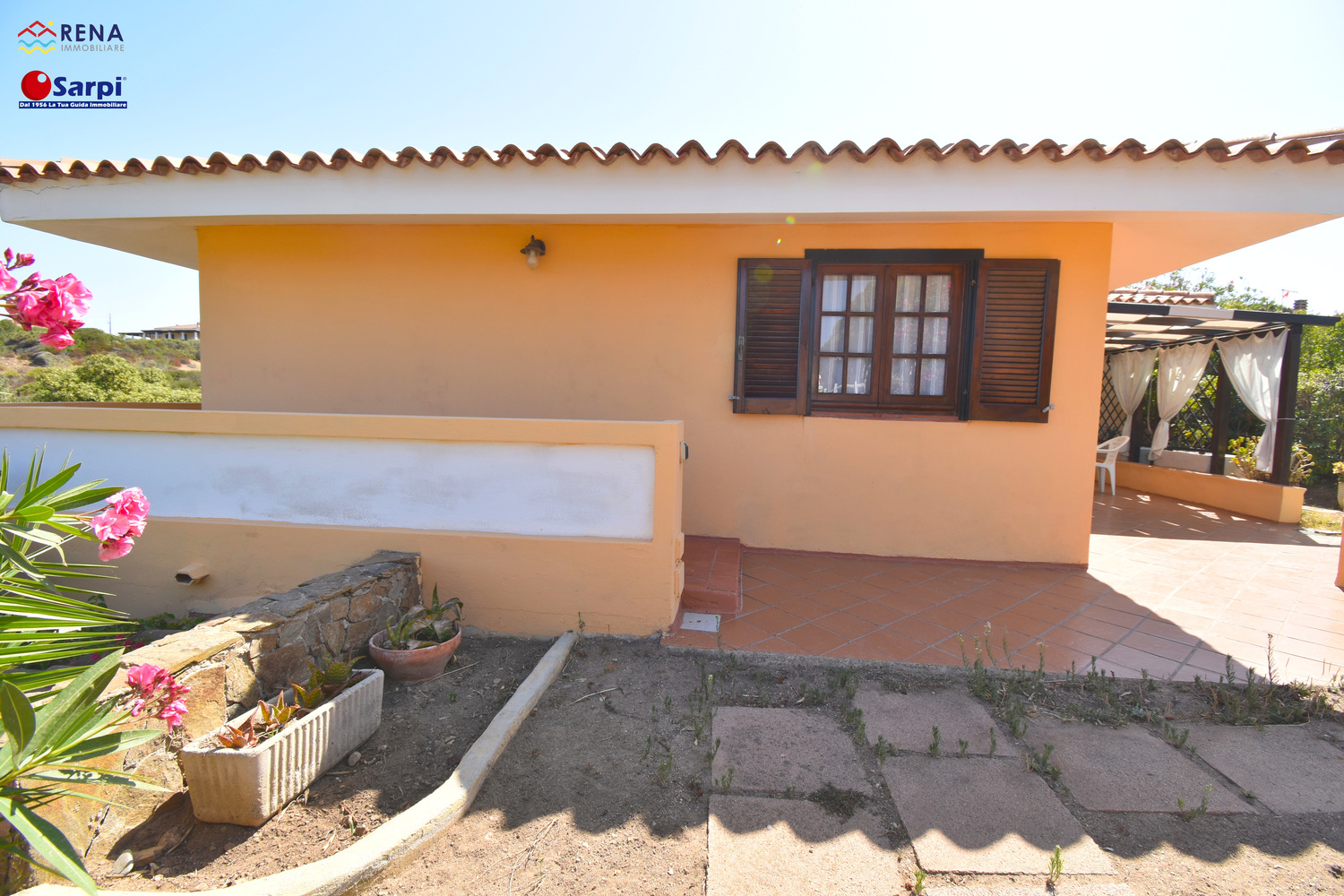 Interessante villetta con giardino e vista mare – Santa Teresa Gallura