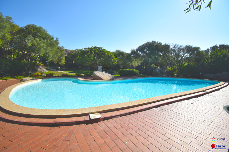 Trilocale con veranda e piscina condominiale – Santa Teresa Gallura