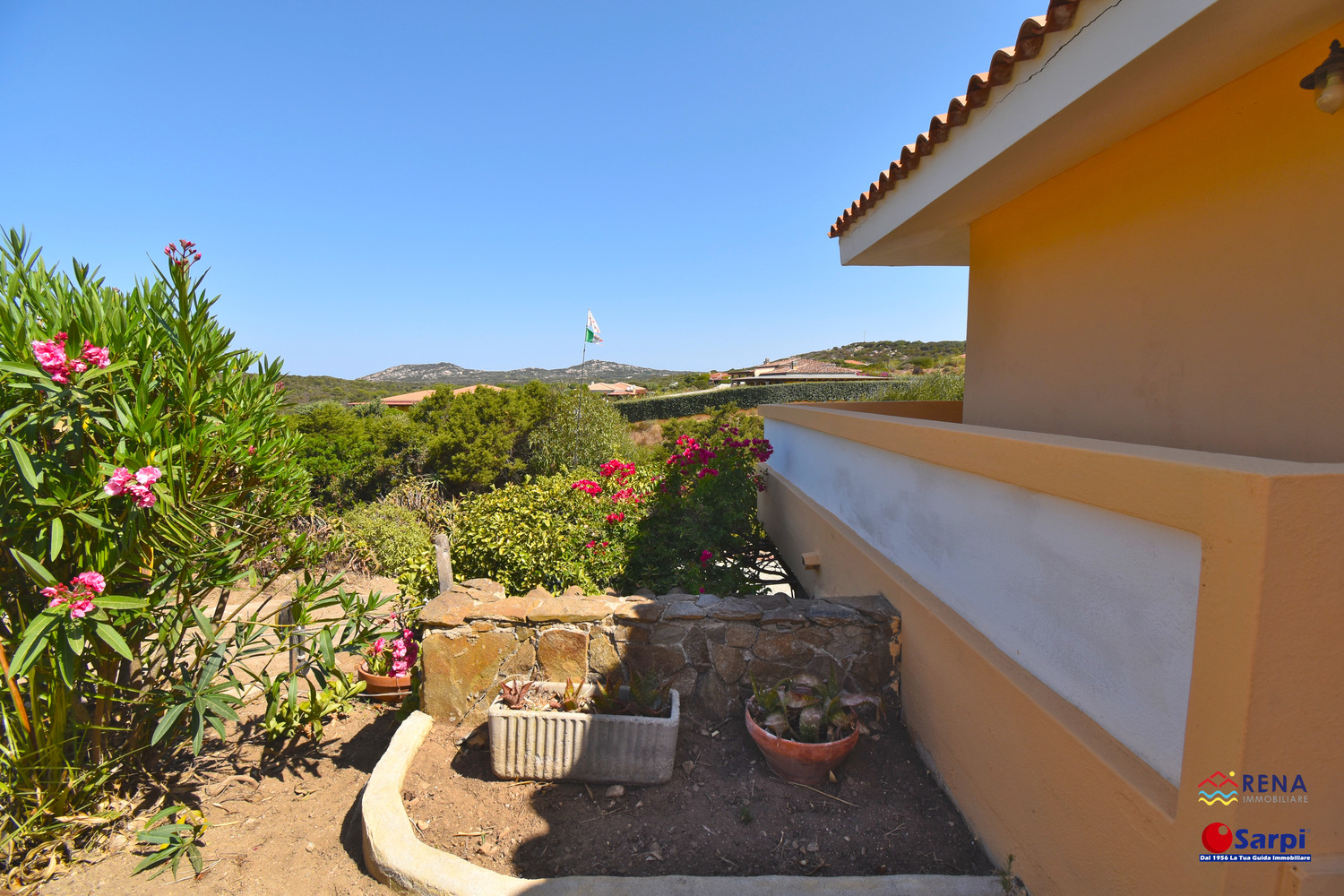 Interessante villetta con giardino e vista mare – Santa Teresa Gallura