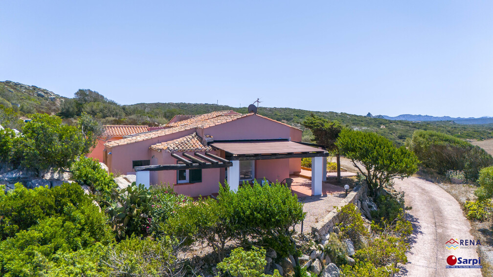 Villa indipendente con dependance e splendida vista mare – Santa Teresa Gallura