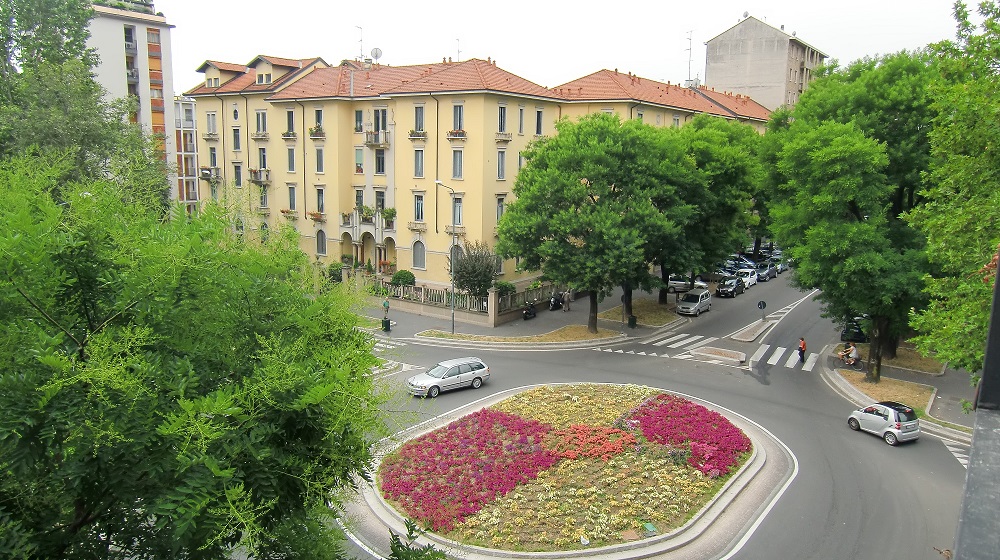 Affittasi 2 locali via Caracciolo, Milano. Affittasi 2 locali via Caracciolo, Milano.