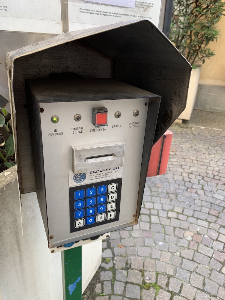 Affittasi posto auto meccanizzato zona Melchiorre Gioia, Milano.  