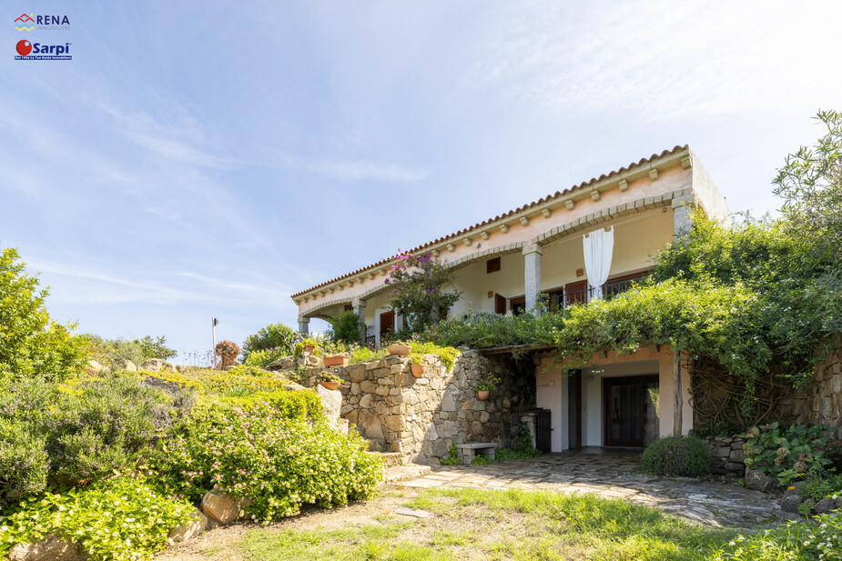 Villa indipendente con giardino e splendida vista mare – Palau