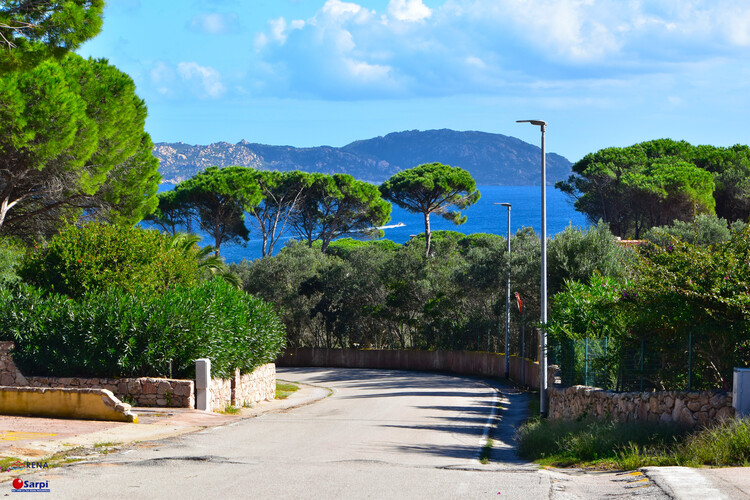 Interessante villetta con giardino privato e vista mare – Conca Verde