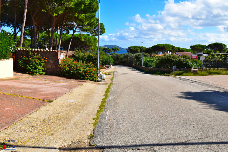 Interessante villetta con giardino privato e vista mare – Conca Verde