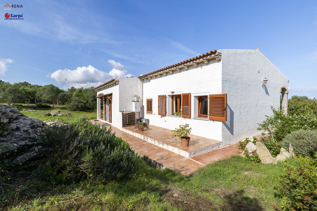 Villa indipendente con giardino e splendida vista mare – Palau