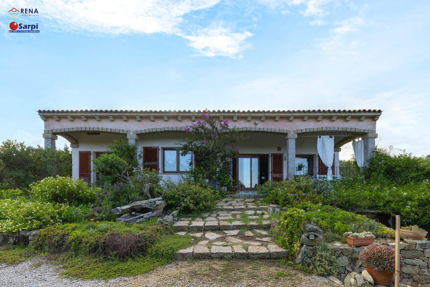 Villa indipendente con giardino e splendida vista mare – Palau