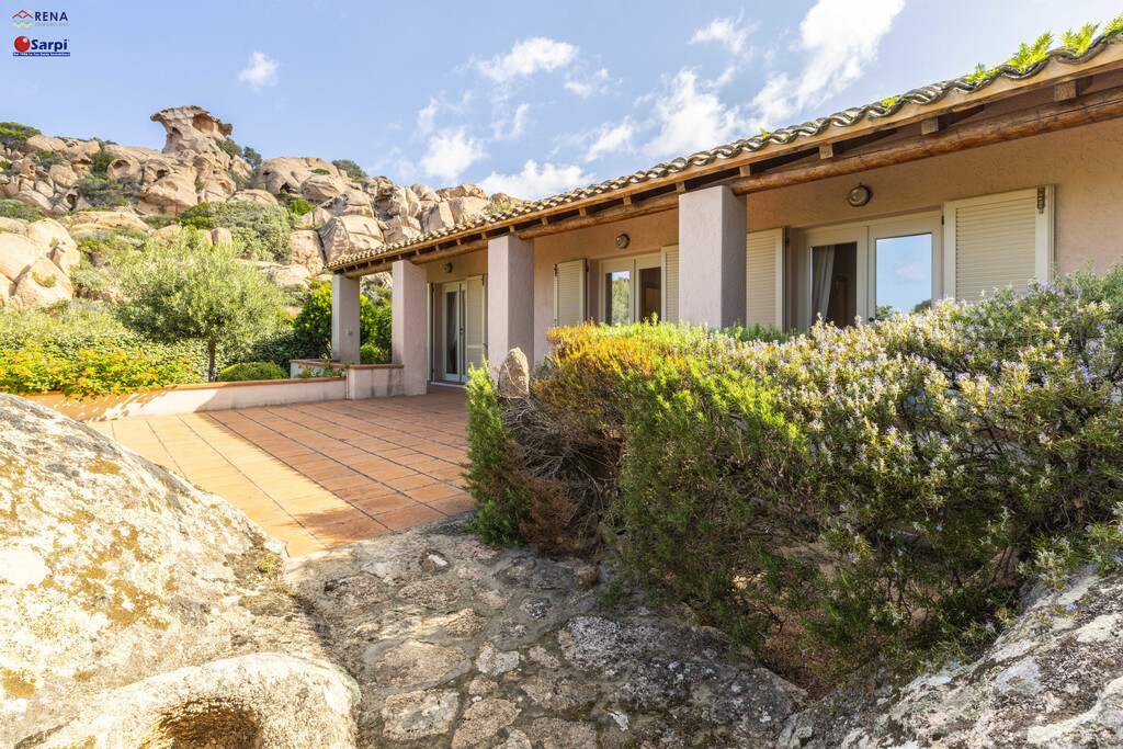 Bellissima villa indipendente con splendida vista mare – Costa Paradiso