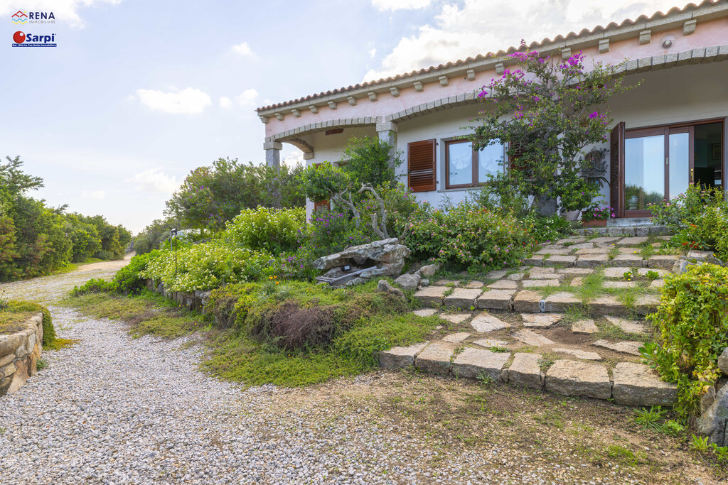 Villa indipendente con giardino e splendida vista mare – Palau