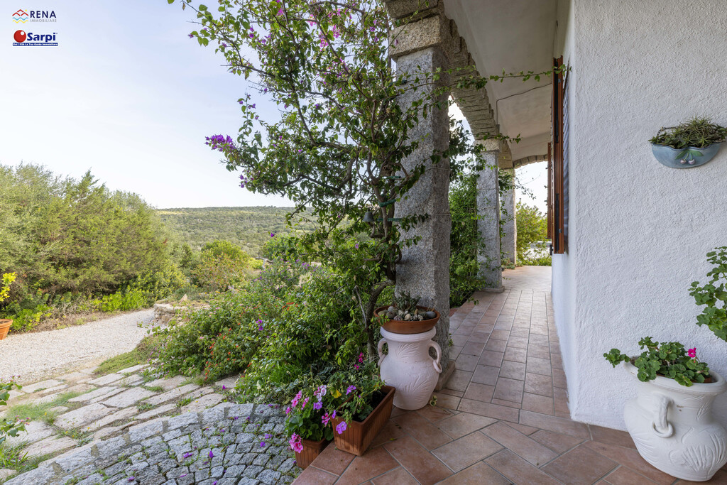 Villa indipendente con giardino e splendida vista mare – Palau