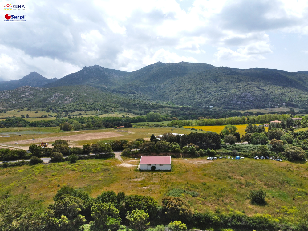 Interessante fabbricato con terreno – Tempio Pausania Interessante fabbricato con terreno – Tempio Pausania
