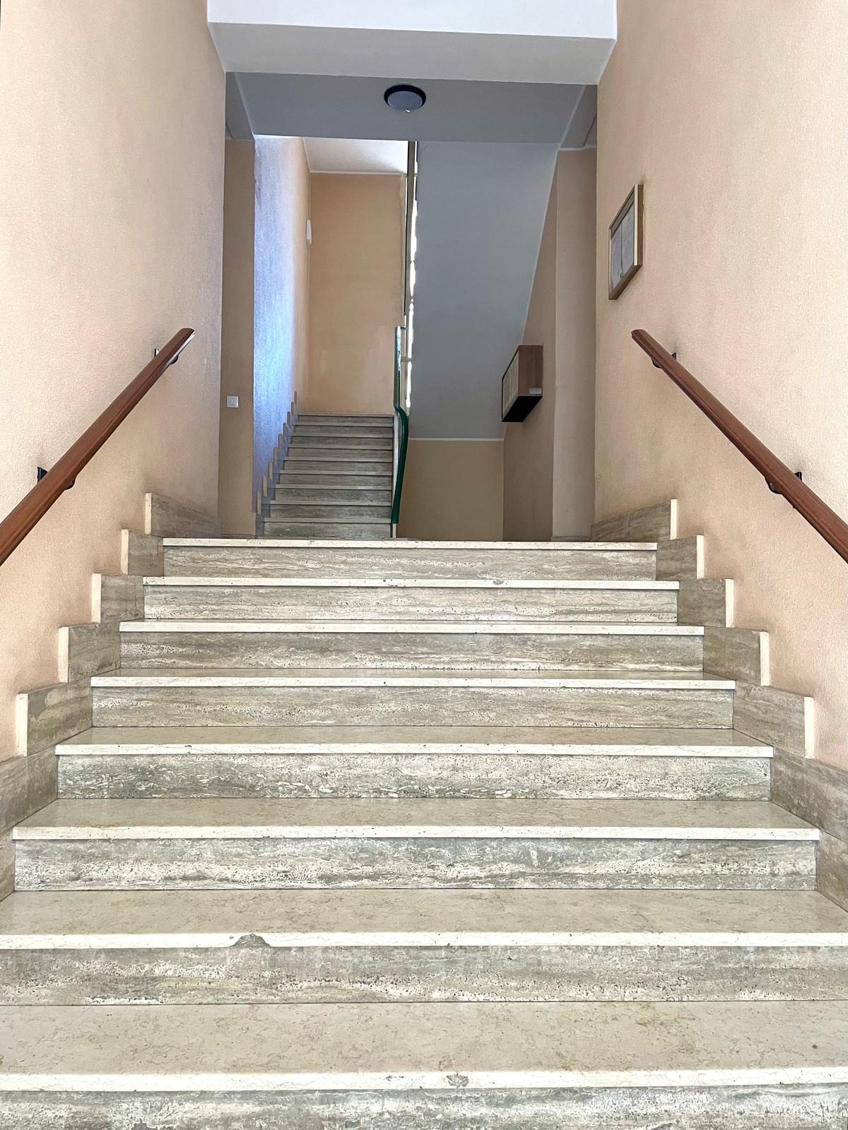 AMPIO DUE LOCALI DI MQ. 65. DA NON PERDERE! AMPIO DUE LOCALI DI MQ. 65. DA NON PERDERE!