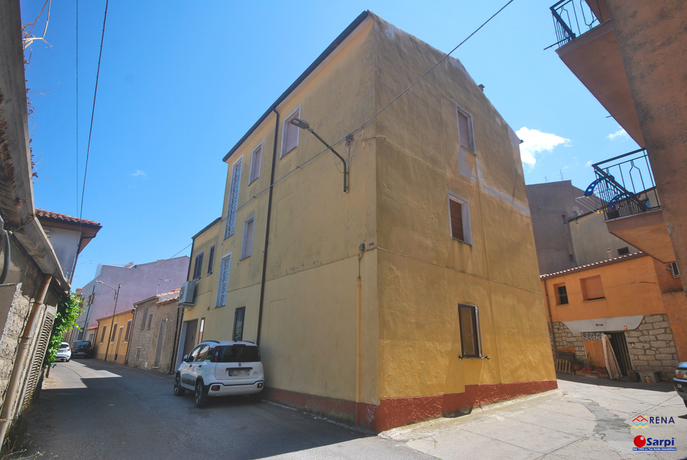 Appartamento in zona centrale da ristrutturare – Tempio Pausania Appartamento in zona centrale da ristrutturare – Tempio Pausania