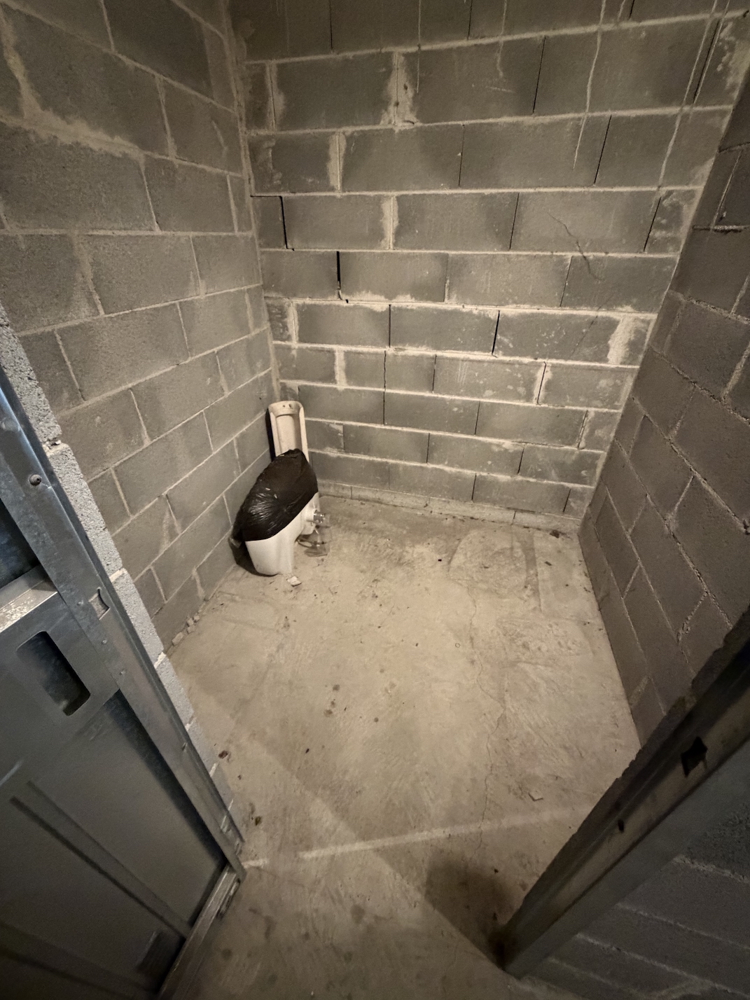 Ampio bilocale in vendita a Quinto Romano, Milano.