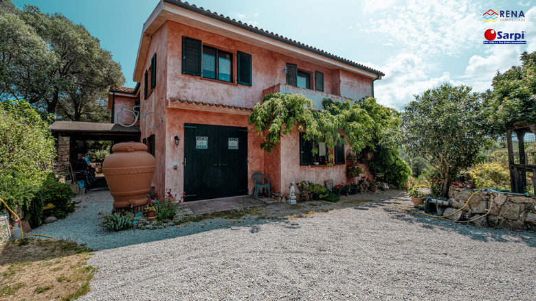 Casa indipendente con dependance e giardino – Luogosanto