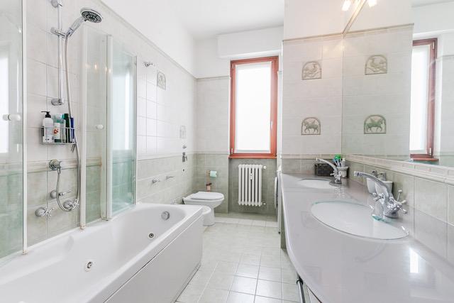 Vendesi 4 locali a Sesto San Giovanni.