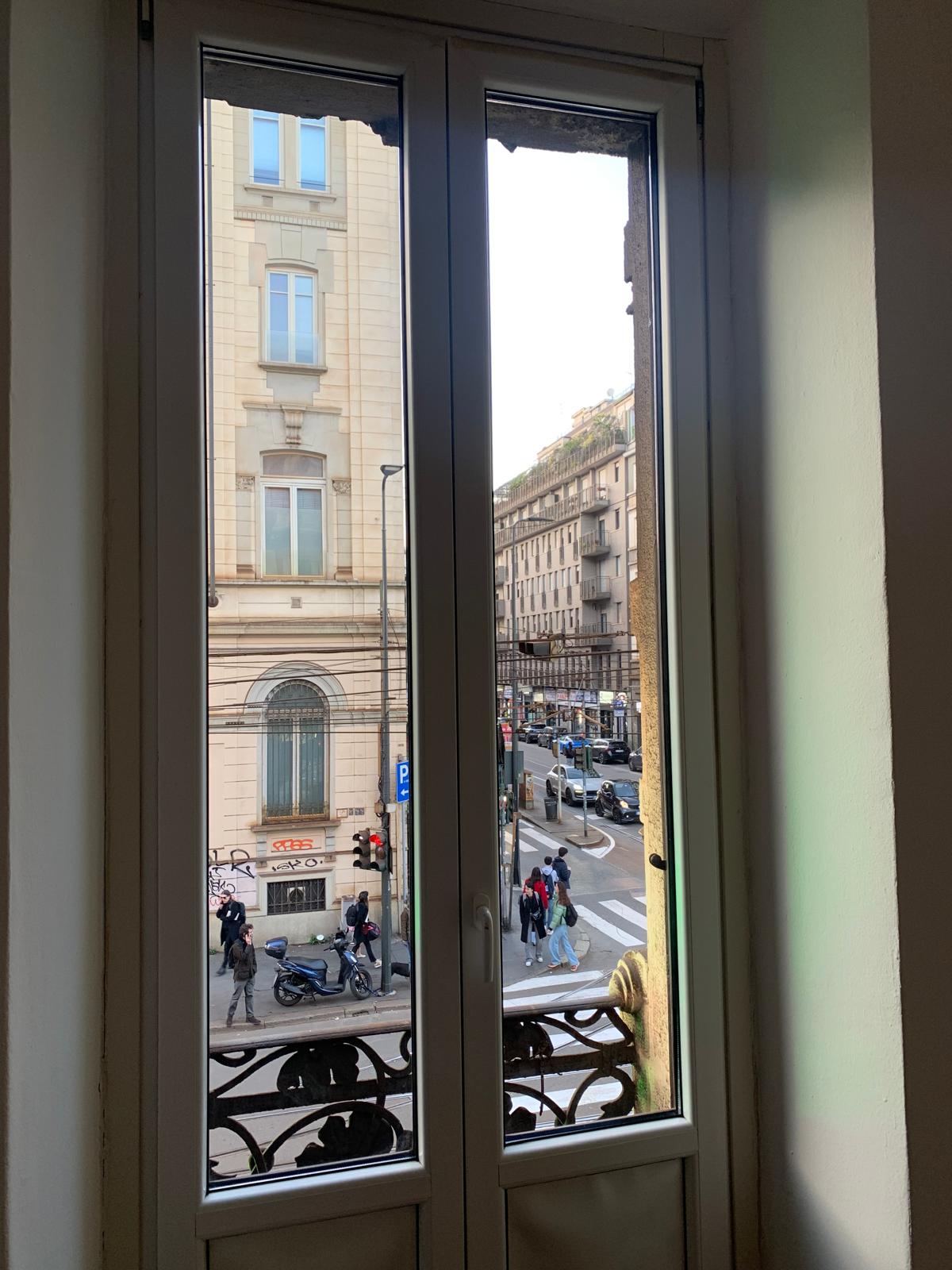 Affittasi tre locali in zona Stazione Centrale.