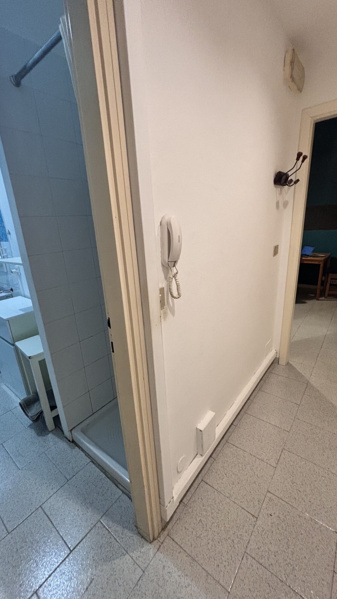 Affittasi due locali Piazza Diocleziano.