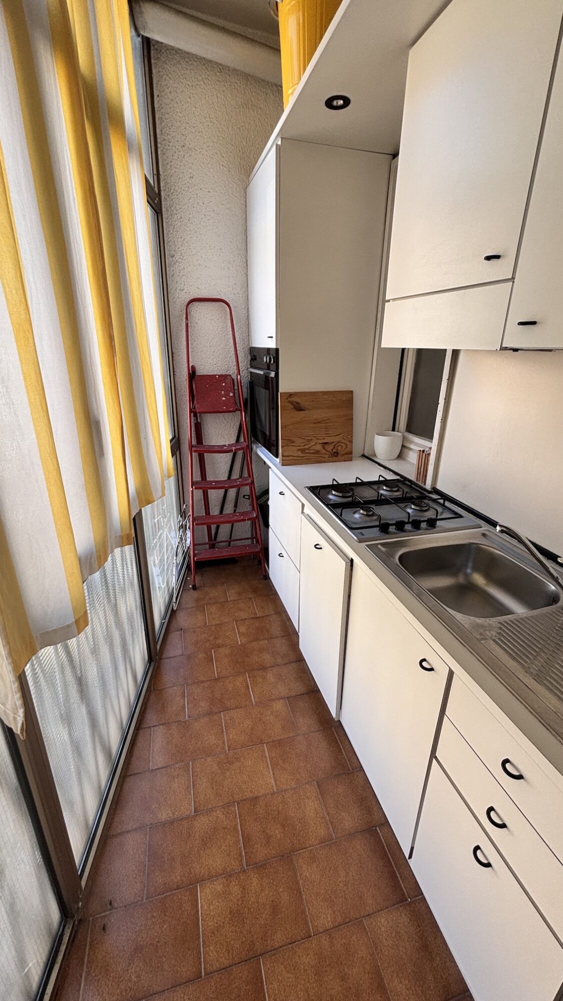 Affittasi 2 locali arredato adiacenze piazza Caneva, Milano.