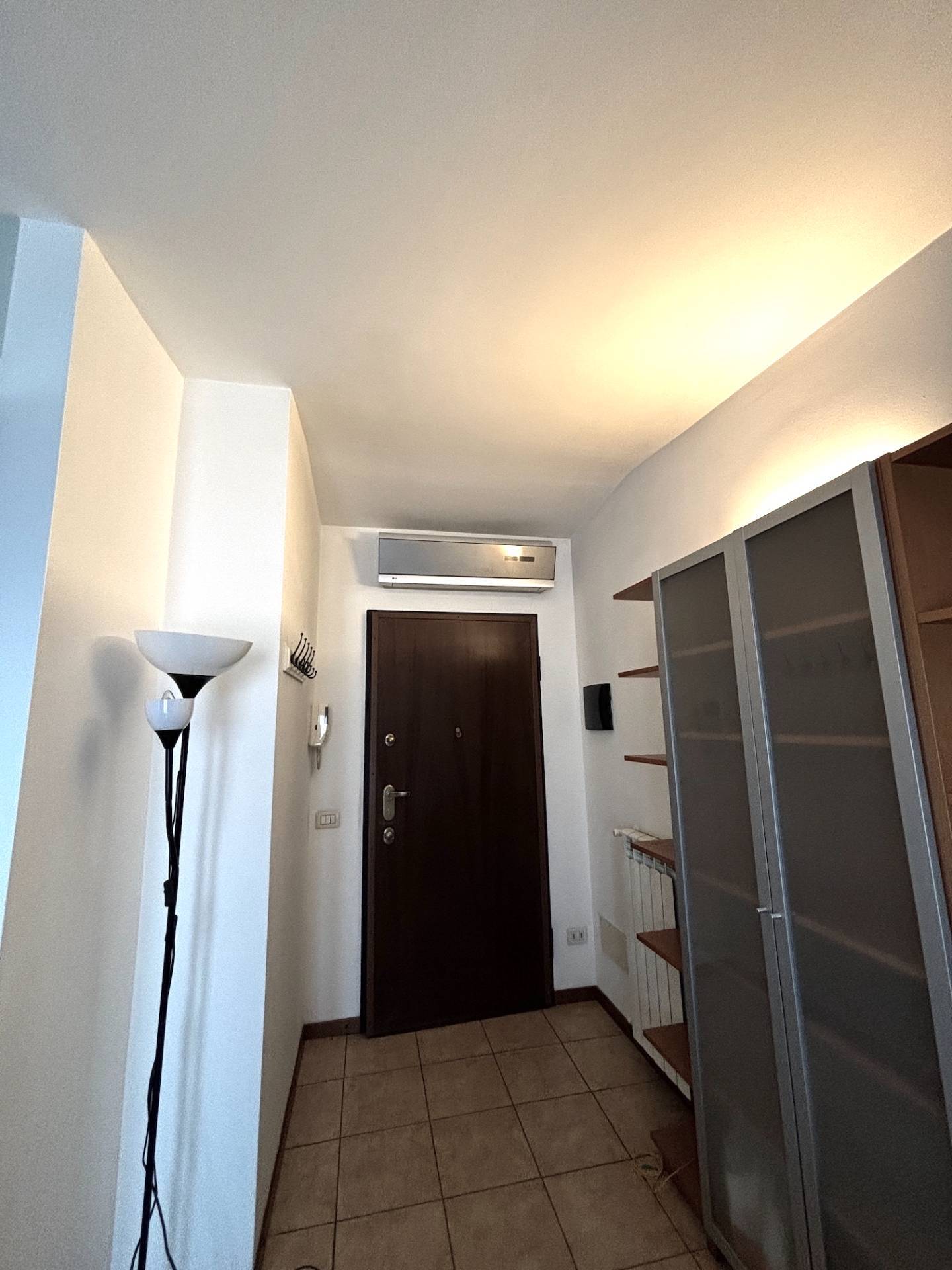 Affittasi 2 locali con terrazzo adiacenze Portello, Milano.