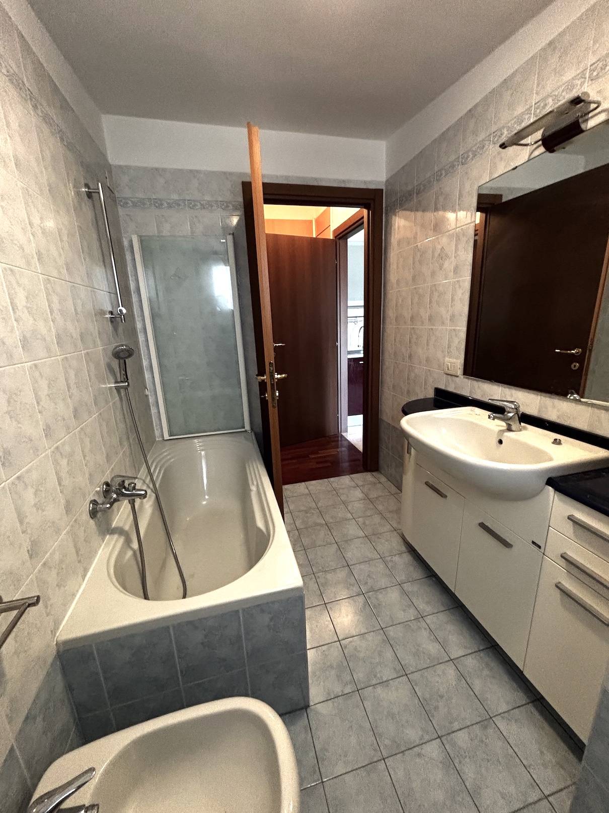 Affittasi 2 locali con terrazzo adiacenze Portello, Milano.