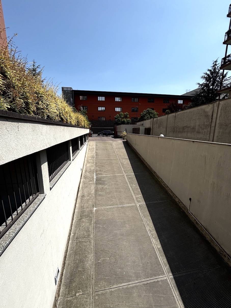 Affittasi 2 locali con terrazzo adiacenze Portello, Milano.