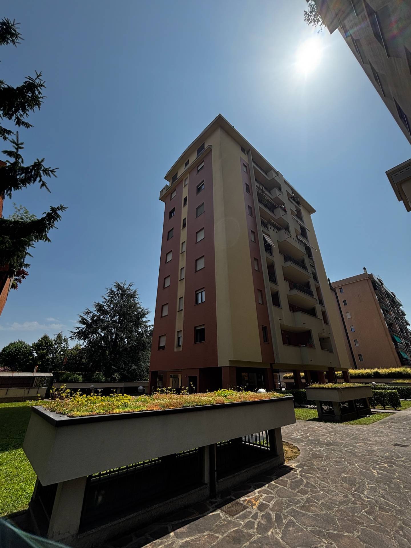 Affittasi 2 locali con terrazzo adiacenze Portello, Milano.