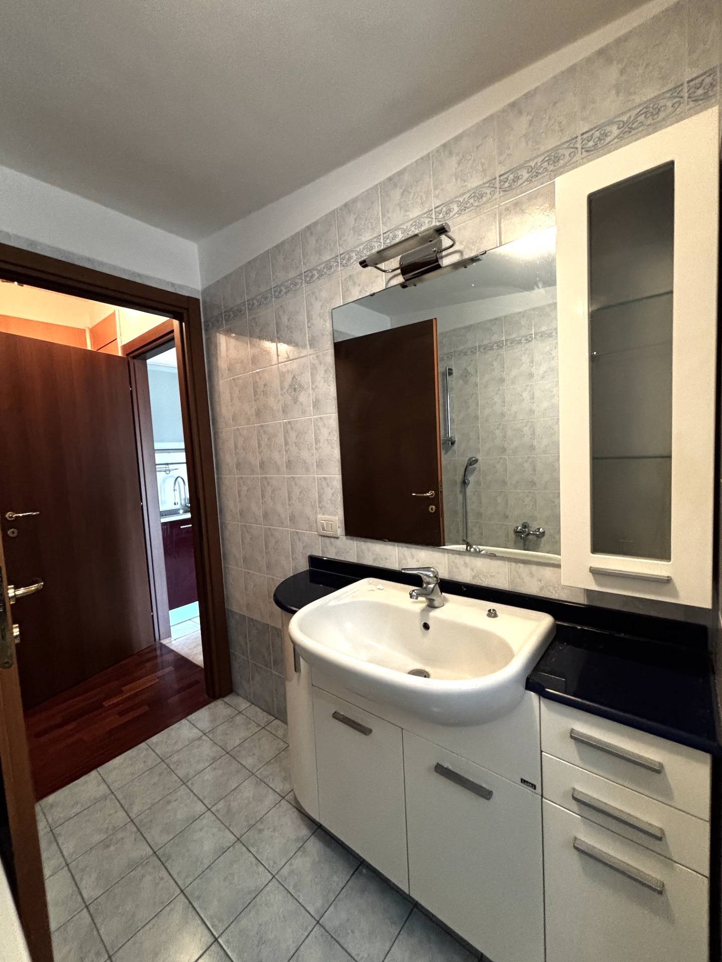 Affittasi 2 locali con terrazzo adiacenze Portello, Milano.
