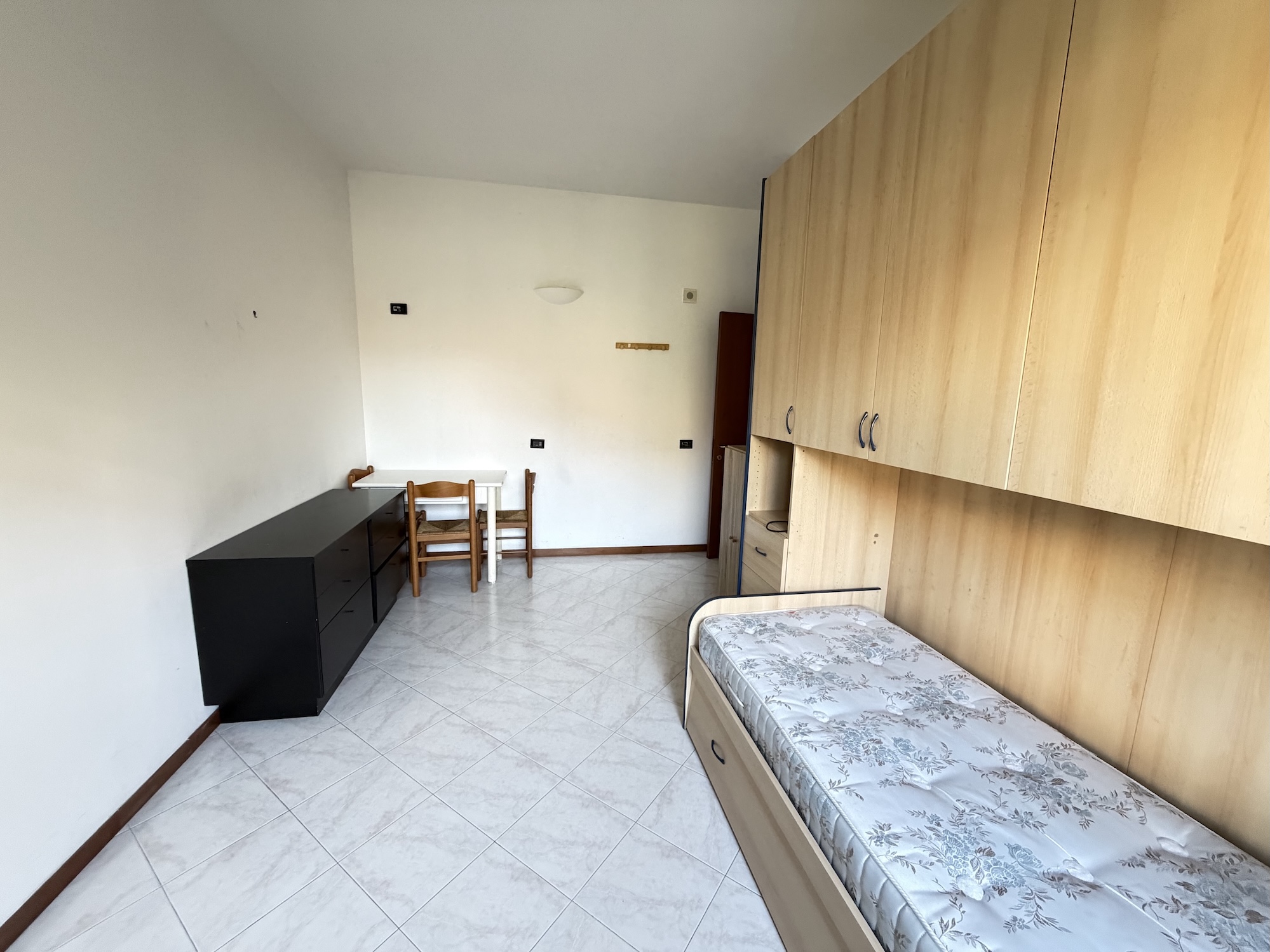 Vendesi 3 locali adiacenze piazza Diocleziano. Vendesi 3 locali adiacenze piazza Diocleziano.
