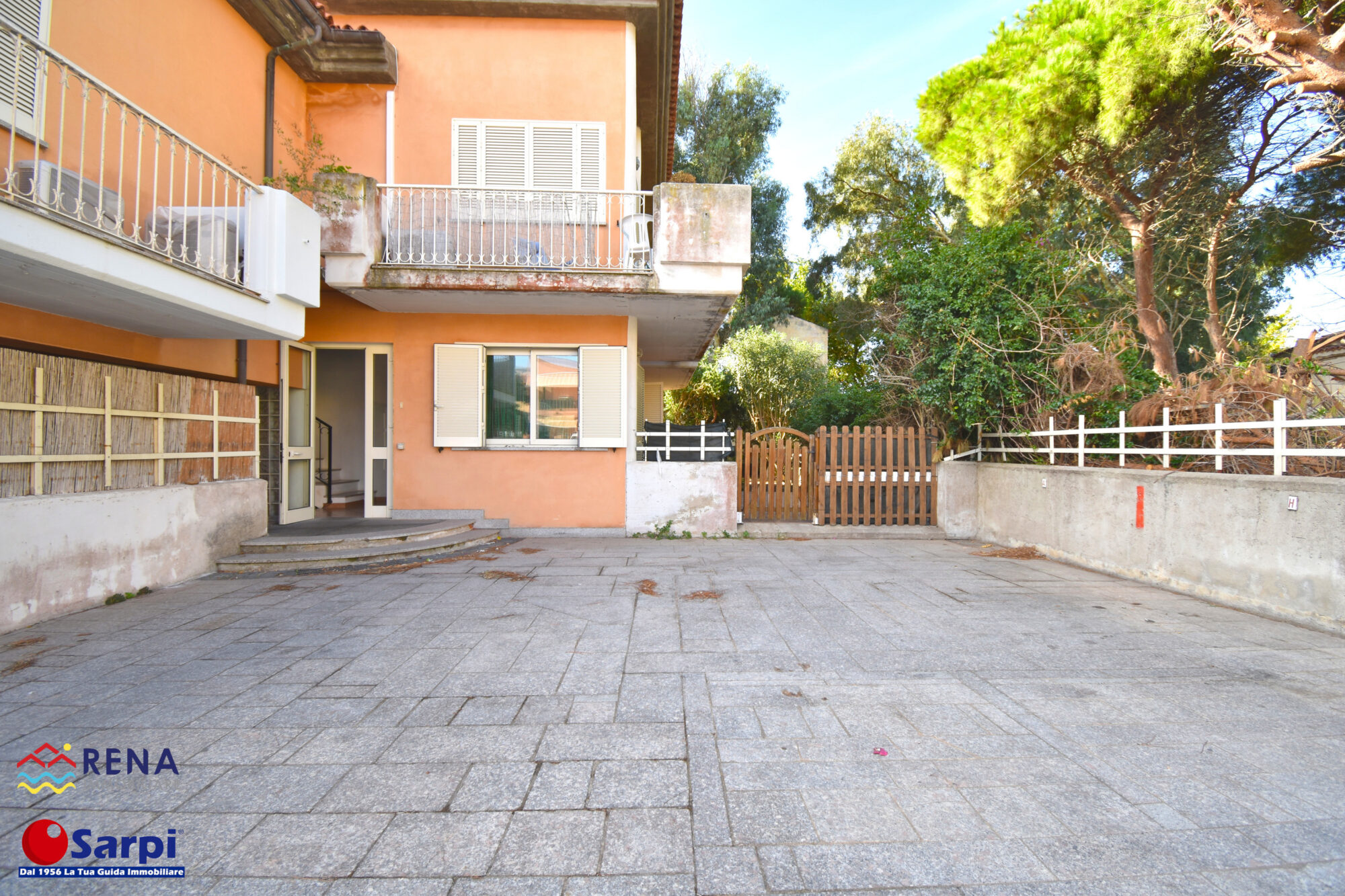 Appartamento in ottima posizione con giardino – Santa Teresa Gallura Appartamento in ottima posizione con giardino – Santa Teresa Gallura