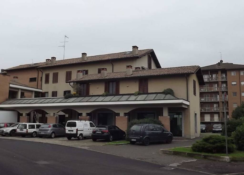 Ex filiale Bancaria, via Pavia 36/38, Abbiategrasso (MI) - 1