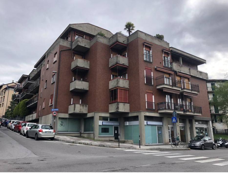 Ex Filiale Bancaria, via Papa Giovanni XXIII 32, Lecco - 1